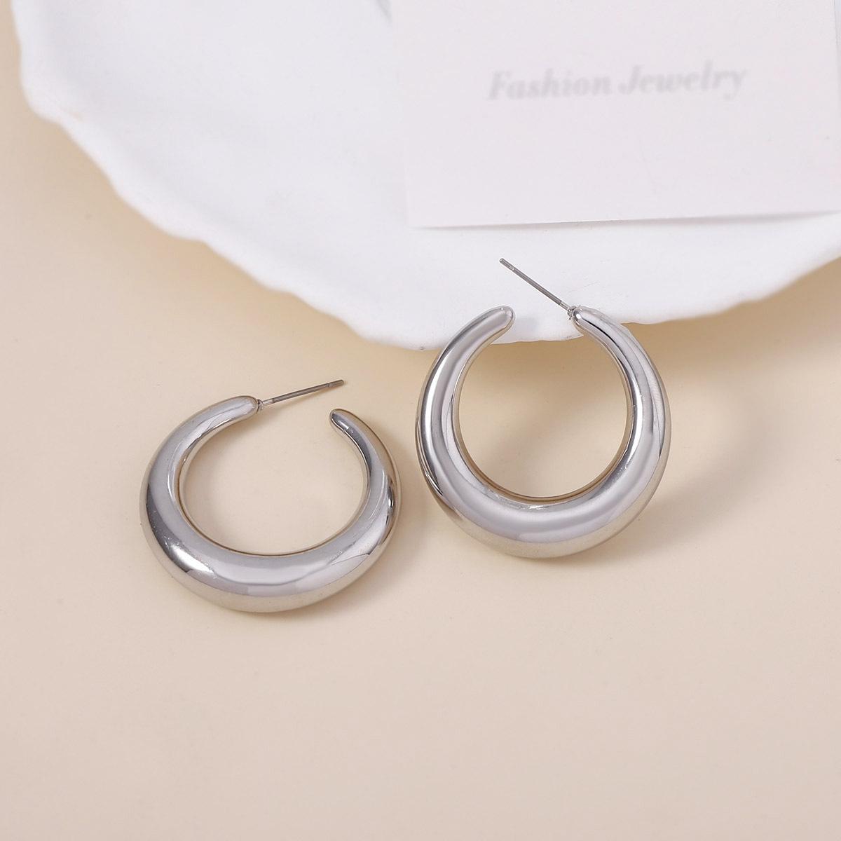 

Кольцо-скоба в стиле хип-хоп панк, серьги-пусеты в виде буквы С, мотоциклетная мода, классические и вневременные женские серьги