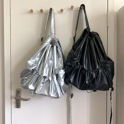 Nouveau sac à dos d'écolier argenté pour femmes, voyage, léger, design de niche, sac à dos plissé à cordon de serrage pour femmes, grande capacité