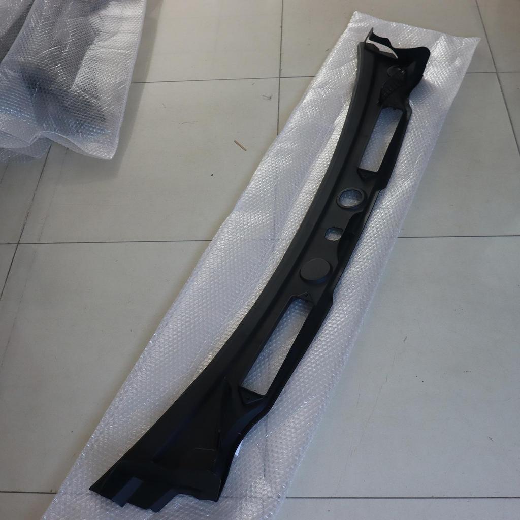BMW E84 X1 Front Windshield Frame and Wiper Panel Cover (Part: 51712990023)