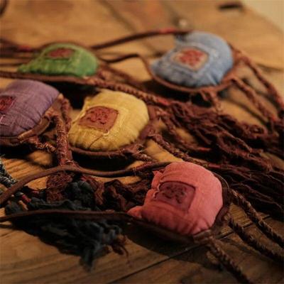 Reines Leinentuch der Literaturkunst von Hand, Charakter-Geldbörsen-Halsketten, handbestickte Halskette