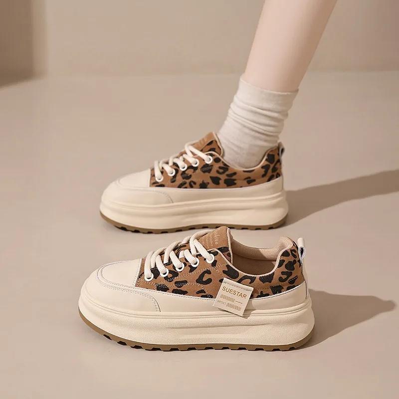 Modische Freizeitsneaker aus Leder mit Leopardenmuster für Damen Designer Erhöhung Sport Damen Board Schuhe Mode Plateau Zapatos De Mujer