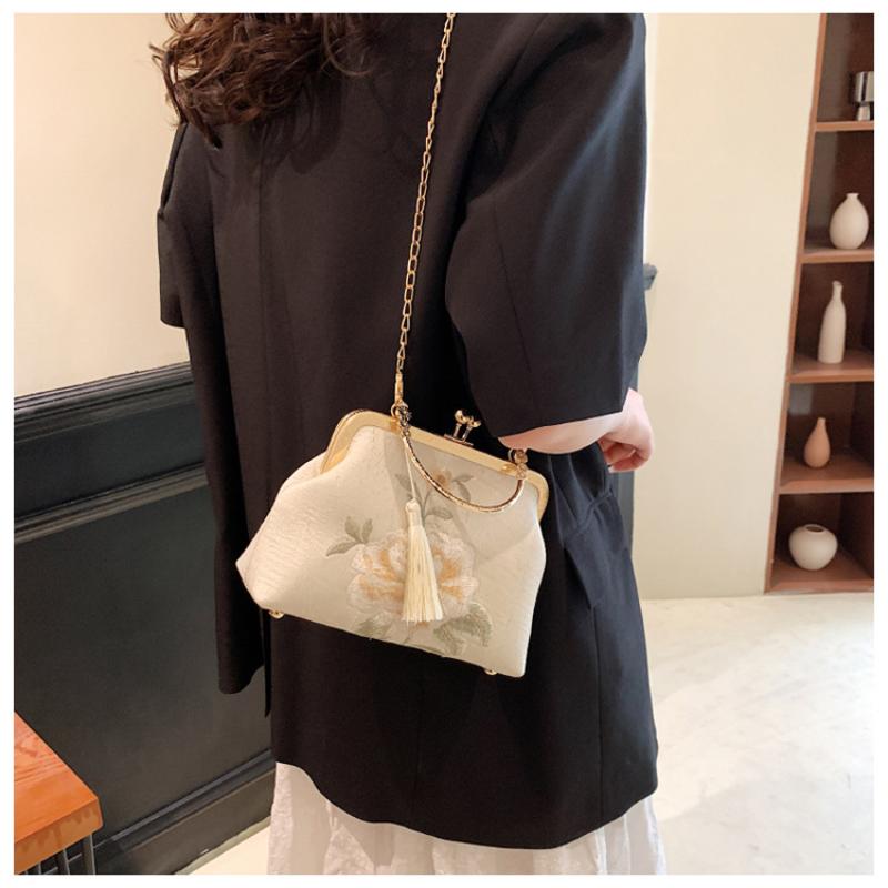 Chinese Style Embroidered Handbag With Tassel Temperament Elegant Women Chain Crossbody Shoulder Bag Wedding Evening Clutch Bags