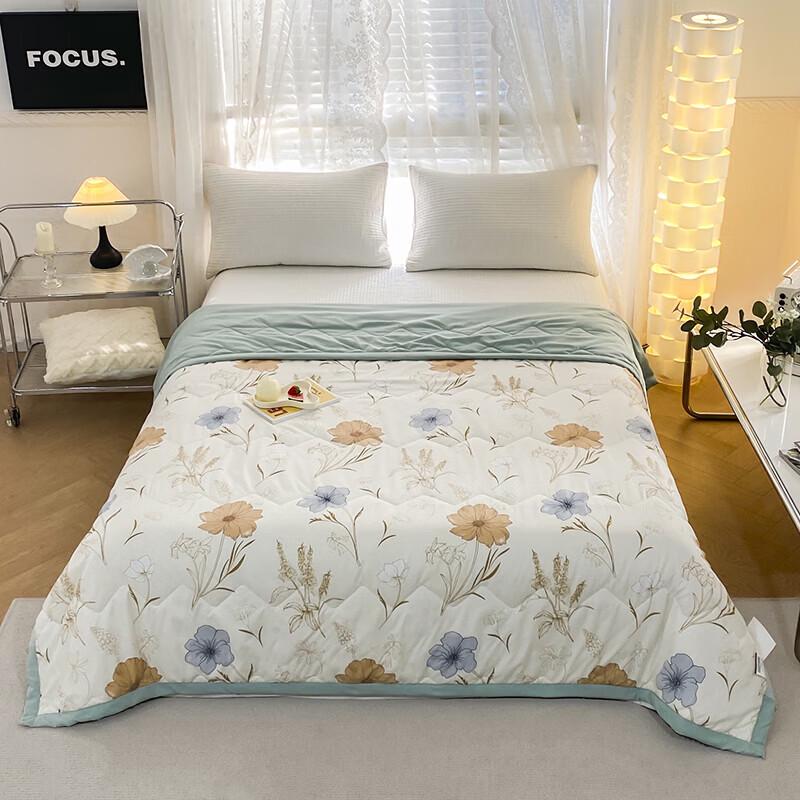 YEKEROLAN Summer Cooling Quilt
