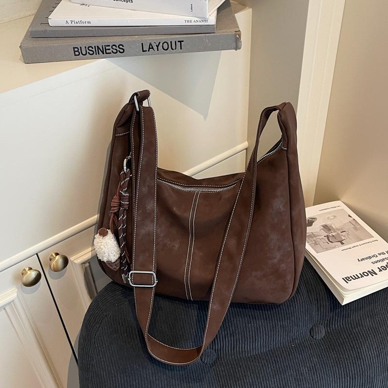 

Fashion texture dumpling bag autumn and winter trend simple solid color shoulder bag large capacity leisure commuter messenger bag women s bag bare bag темно-коричневого