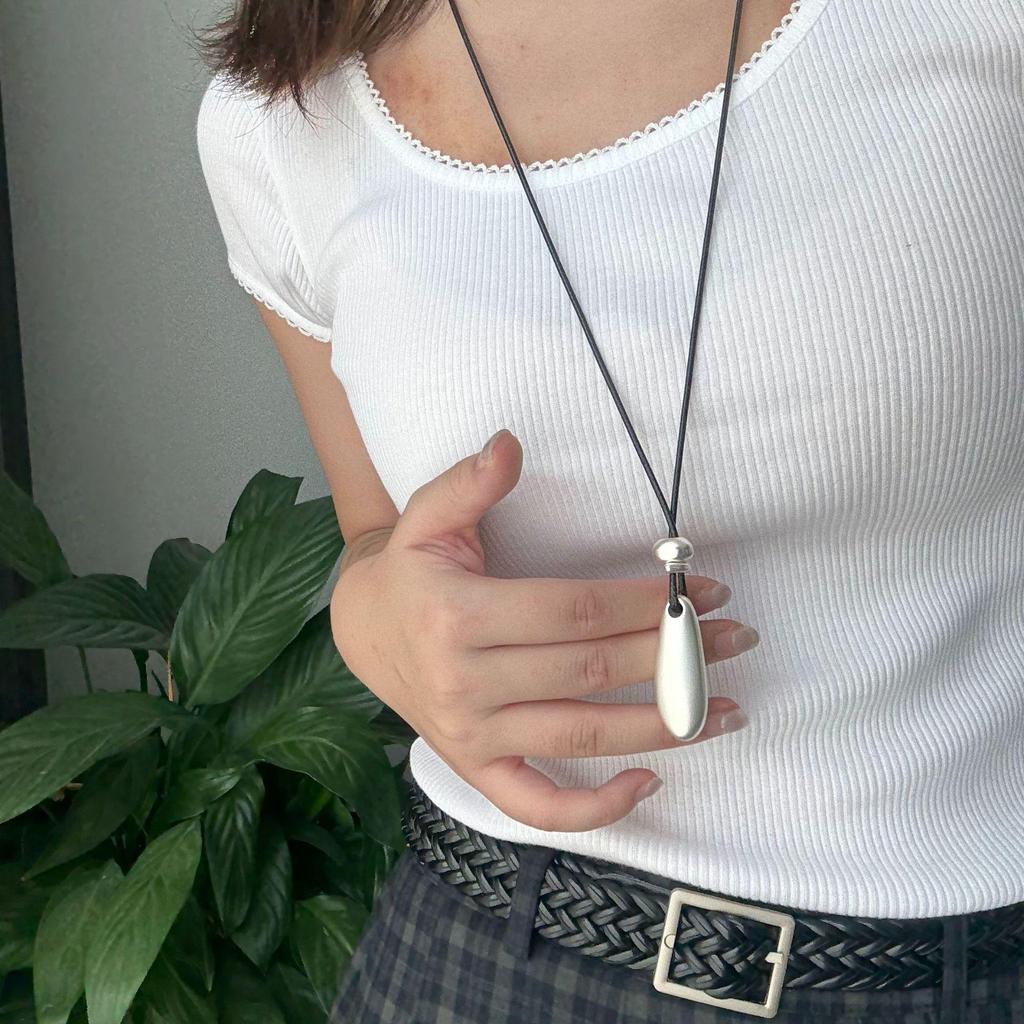 Luxury Minimalist Water Drop Pendant Necklace for Women - Versatile Fashion Clavicle Chain