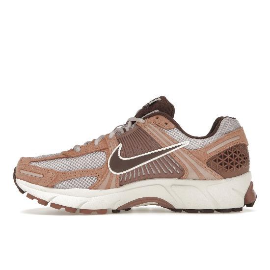 Мужские кроссовки Nike Zoom Vomero 5 Dusted Clay HF1553-200 EU 41 коричневый