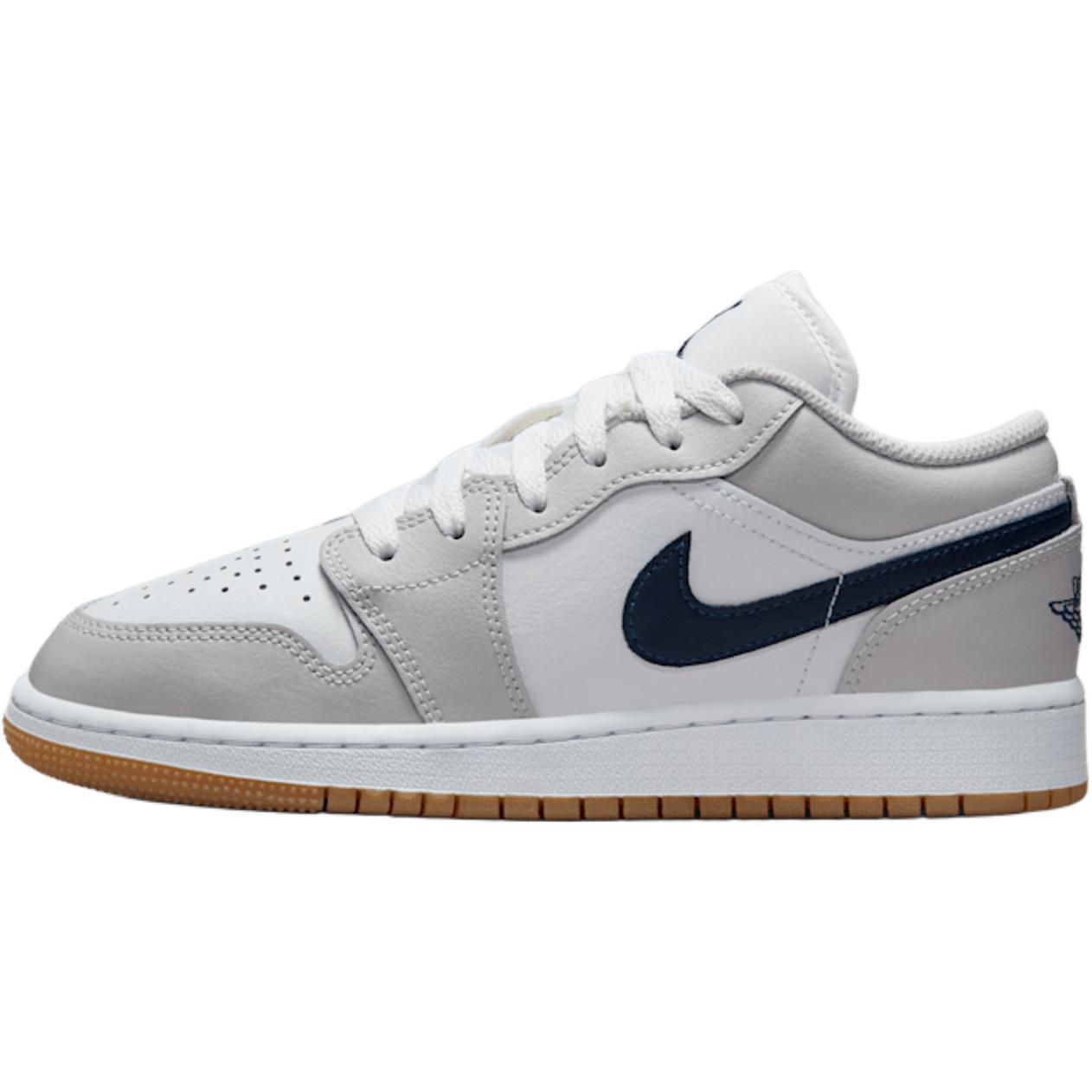 

Кроссовки Air Jordan 1 Low GS Georgetown Kids серо-бело-нейтрально-серые 553560-146 36