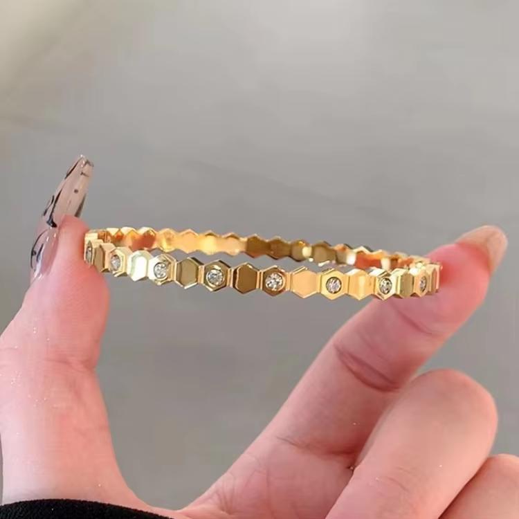 Golden Womens Bracelet Titanium Jewelry 18K Gold-plated Waterproof Rust Proof Non Color Changing Mens and Womens Couple Jewelry