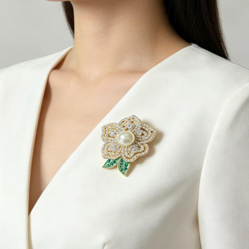 Trendy New Flowers Women Brooch Luxurious High-End Floral Pearl Pins Fashion Female Party Coat Dress Scarf Accessories Jewelry