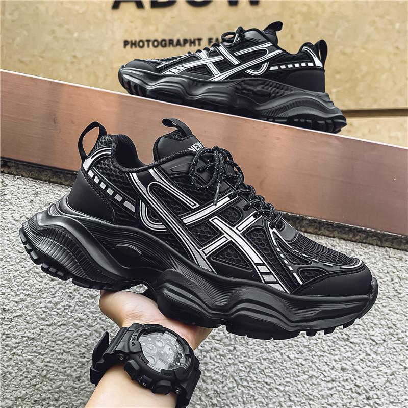 

Мужская обувь 2025 новая сетка модная универсальная повседневная мужская спортивная для бега увеличение роста папа трендовая обувь 2025 39 чёрный