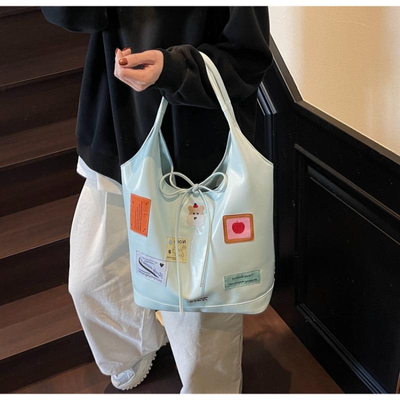 Large-capacity commuter leisure bag women's new spring and summer fashion school versatile court style tote bag shoulder bag