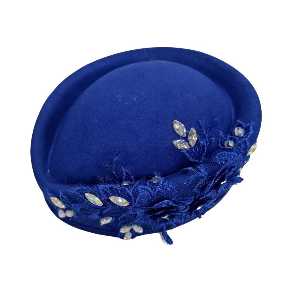 

Fashion British Retro Top Hats Diamond Flower Applique Formal Stewardess Hat Solid Concave Top Pillbox Cap for Party синий
