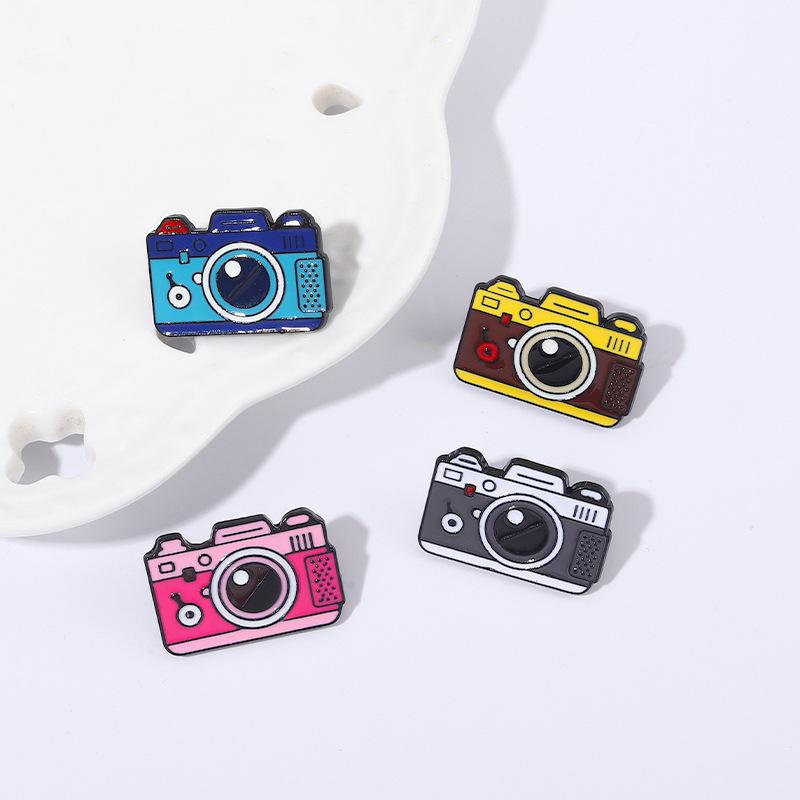 Retro Cartoon Colorful Camera Brooch: Trendy, Cute, Creative Design Badge