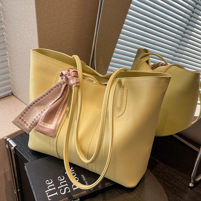 2025 New Spring Summer Advanced Ladies Single Shoulder Bag Fashion Scarves Decorative Handbags Large Capacity Commuter Tote Bag Sling Bag for Women