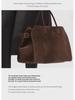 The Row – Margaux 15 – Tragetasche aus Wildleder im Retro-Look