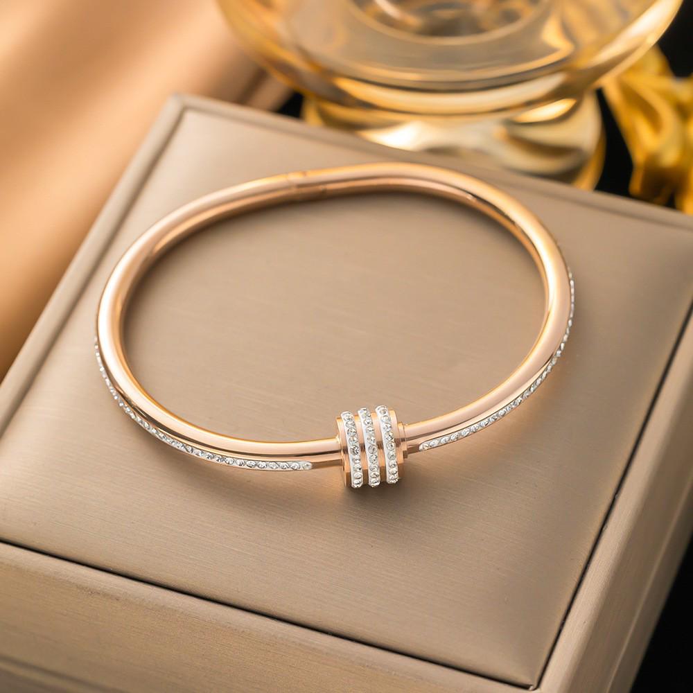 Bracciale da donna in acciaio al titanio con diamanti, placcato oro, non sbiadisce, intarsio di zirconi, alta gamma, semplice, versatile gioiello in acciaio inossidabile