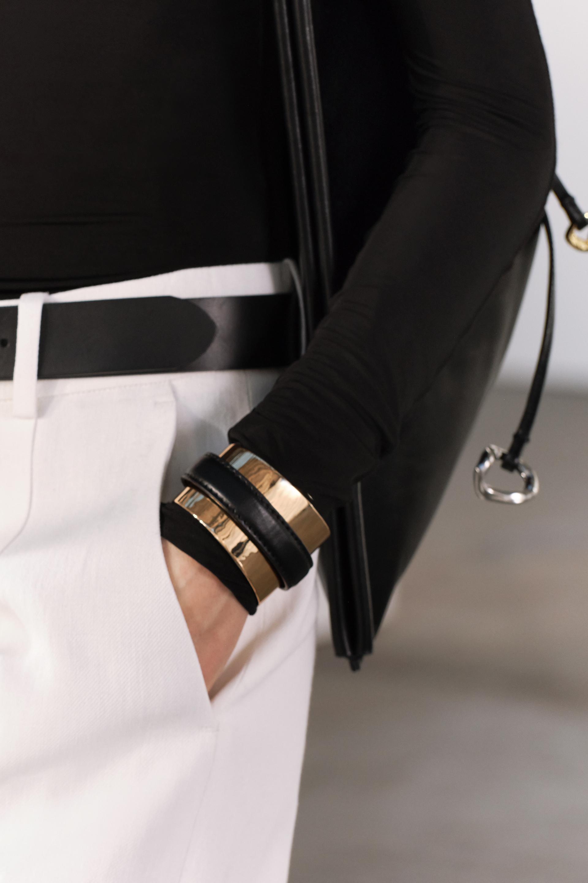 

ШИРОКИЙ КОЖАНЫЙ БРАСЛЕТ