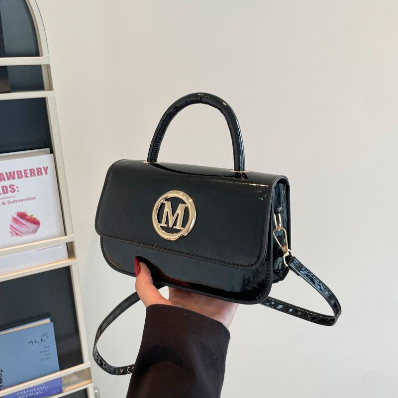This year popular small bag women's autumn 2025 new fashion retro messenger bag Internet celebrity handbag female Internet celebrity versatile