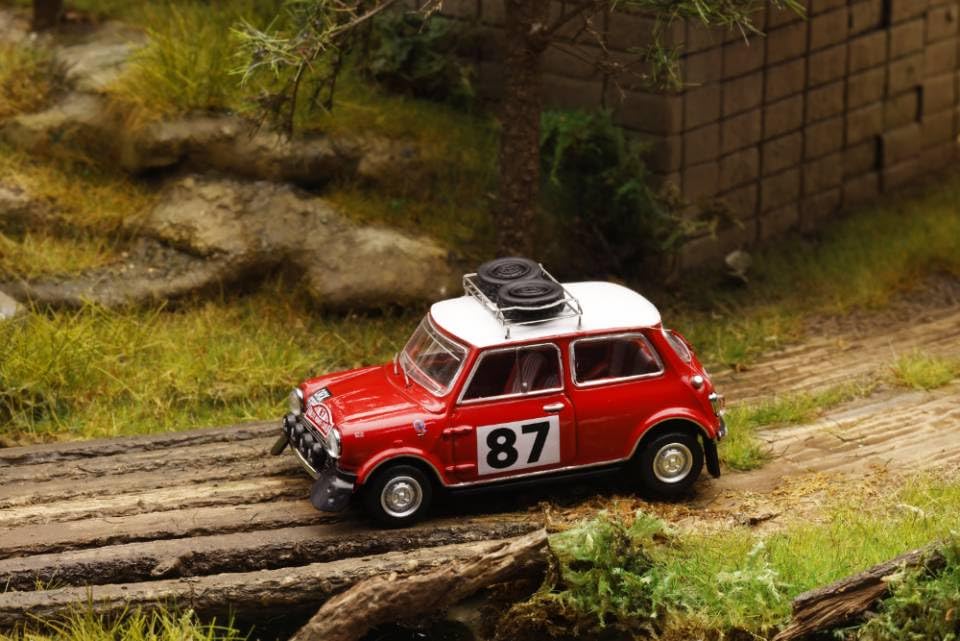 Gaincorp Products GCD Mini Cooper with 2 Spare Fully Assembled Model 1/64 #87 Tires, Red, (KS078-660)