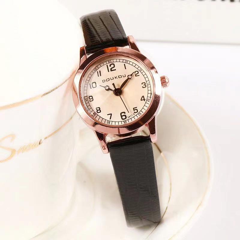 Women's Retro Leather Strap Quartz Watch: Simple, Stylish & Trendy
