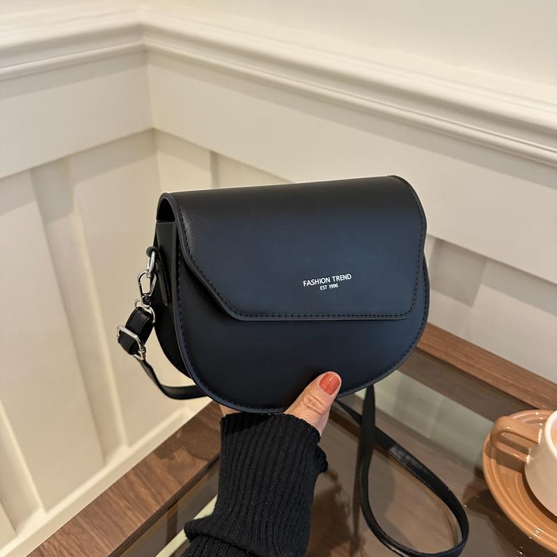 

Простая текстура, однотонная, полукруглая, трендовая, иностранная, повседневная, через плечо, сумка-седло для женщин чёрный