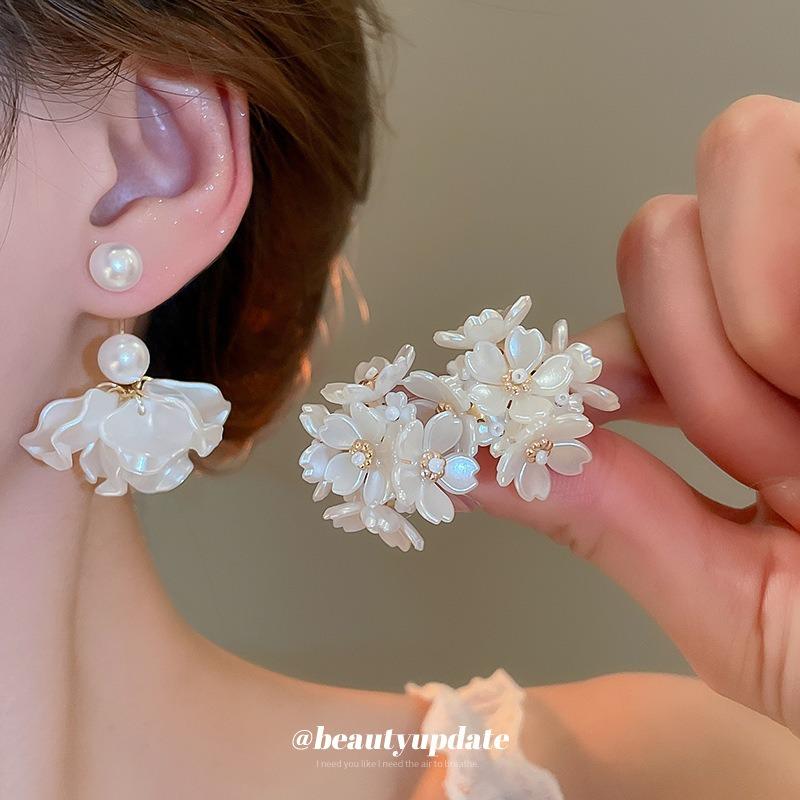 Silver Needle Flower Cluster Fringed Pearl Earrings French Elegance Temperament Exquisite Earrings Light Luxury High-end Earrings Women