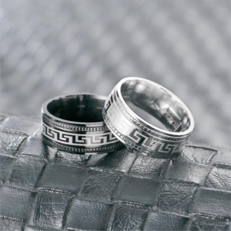 Anello con Motivo a Greca Vintage per Donne Uomini Acciaio Inossidabile Placcato Oro Banda da 8 Mm Anti-appannamento per Uso Quotidiano
