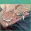 Eleganter Handschmuck aus Edelstahl mit Blumenmuster und offenem Design für Damen