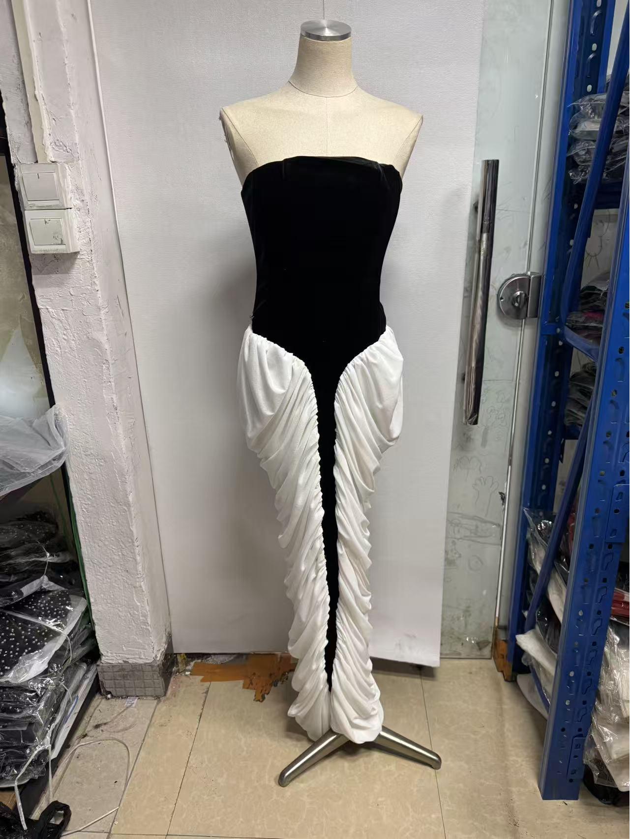 Европейское и американское женское бархатное длинное платье с цветовыми блоками, с открытыми плечами и сборками Medium чёрный