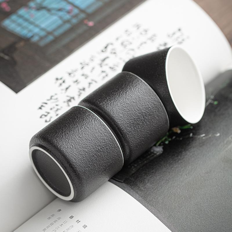 Černý keramický čajový šálek Ručně vyráběný porcelánový šálek na čaj Čajové příslušenství Domácí mistrovský šálek Přenosná čajová souprava Meditační šálek