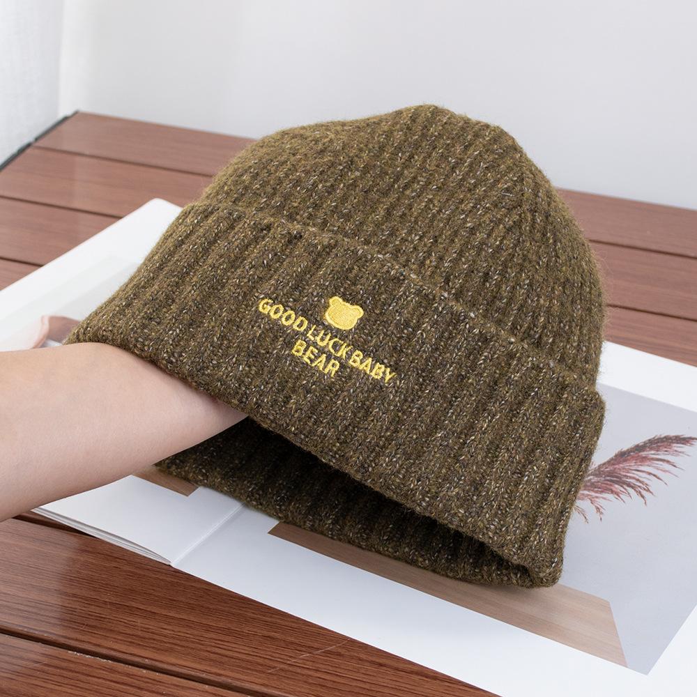 Mignon visage d'ours petit bonnet tricoté pour femme hiver polyvalent broderie faciale bonnet en laine protection des oreilles bonnet chaud froid