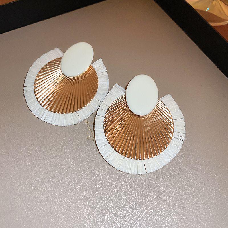 

Weave Vintage round Fashion Fashion Design Sense Earrings Steel Needle-Oval (White)