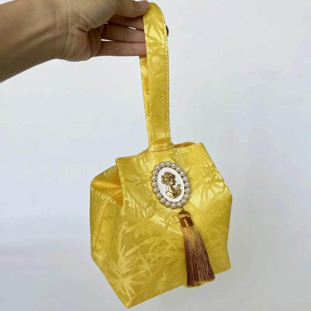 Flower Pendant Tassel Knot Wrist Bag Temperament Printing Wedding Candy Bag Make Up Pouch Chinese