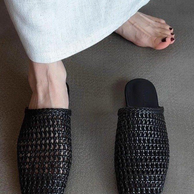Woven Hollow Bag Head Half Slippers Women's 2025 New Summer Flat Bottom Square Head Fashion Lazy Sandals Women's Outer Wear