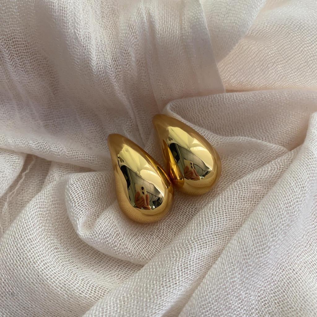Niche Fashionable Water Drop Stud Earrings, Minimalist Earrings, High-End Temperament Earrings, Cold And Smooth Earrings