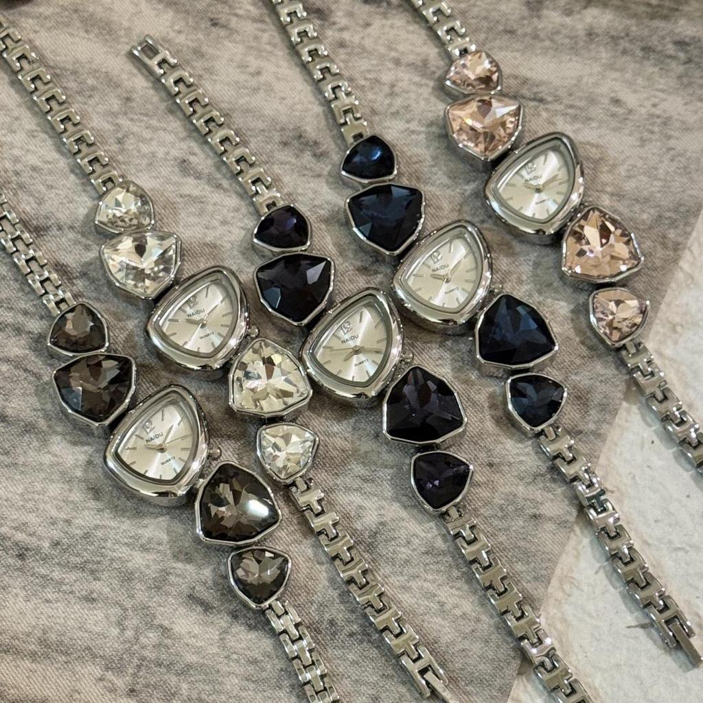 Elegante unregelmäßige Kristall Damen Quarz Uhr - Luxuriöser High-End Armbandstil