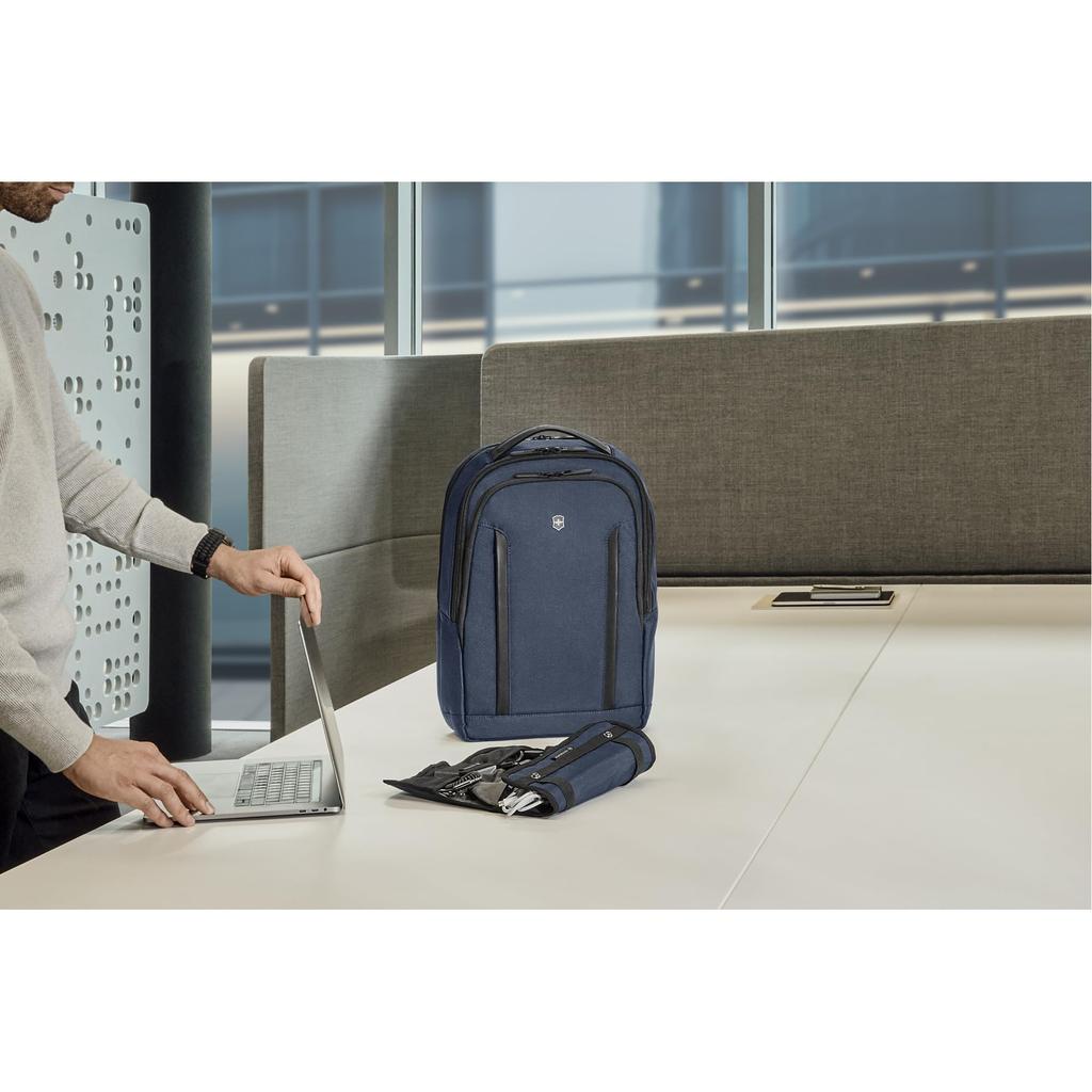 Victorinox Altmont Professional Kompakter Laptop-Rucksack mit abnehmbarem und schlichtem Design für das Business Inklusive speziellem Fach für Dunkelblau