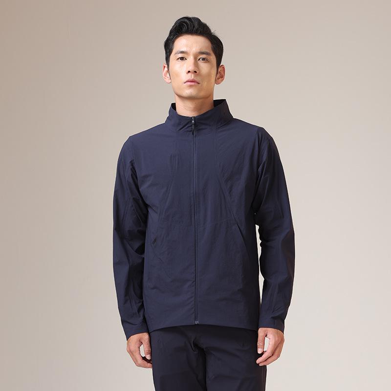 

Мужской водонепроницаемый ветрозащитный однослойный плащ - воротник-стойка, проклеенные швы, тонкий стиль для весны/осени. L темно-синий