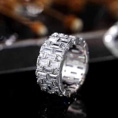 Huitan Luxus Farbe Damen Eheringe Geometrisch Zirkonia Einfach Stilvoll Damen Accessoires Hohe Qualität Statement Schmuck Heiß