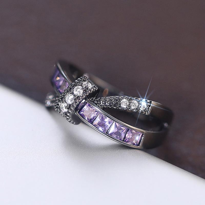 Huitan Mode Schwarzer Fingerring Damen Charmantes Lila/Weiß Zirkonia Schmuck für Verlobungsparty Stilvolle Accessoires