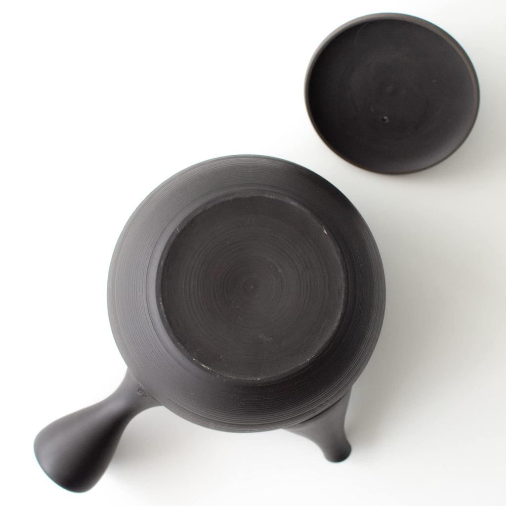 Tokoname-yaki Gyokumitsu Kiln Teapot with Ceramesh Ceramic Tea Strainer (Large Capacity, Approx. 480ml) - Black Kiln-Change Finish with Striped