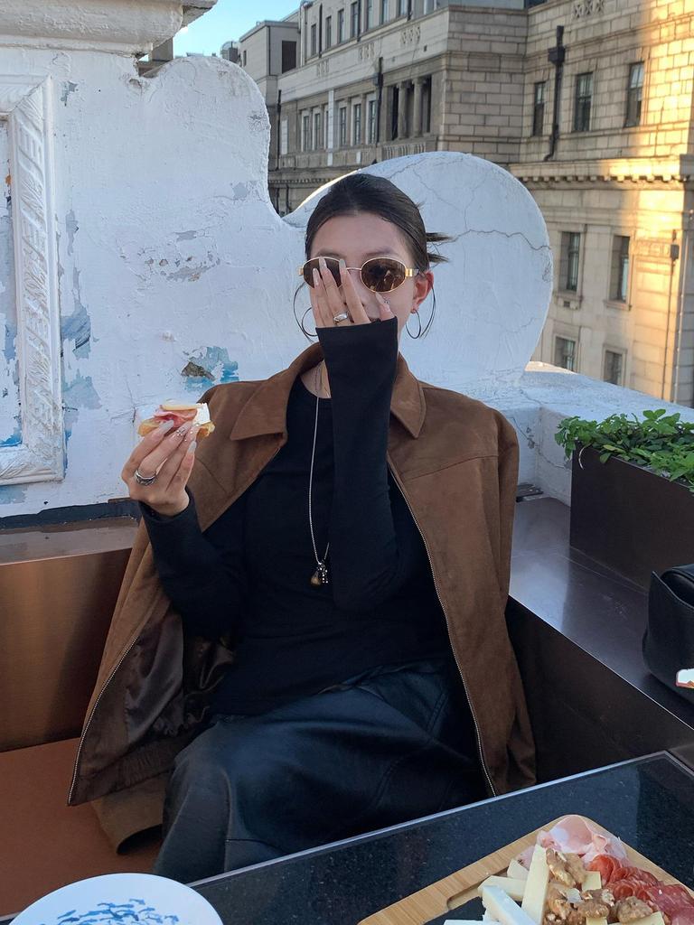 Mousse Warm Fleece Letter Patchwork Long Sleeve Women's Slimming T-shirt, Autumn Versatile Base Layer.