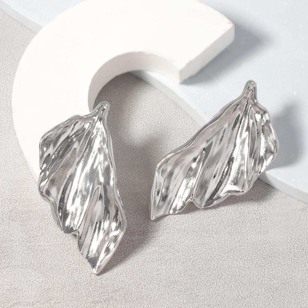 personalized ins retro cold wind alloy leaf stud earrings, simple and versatile daily commuting women's models