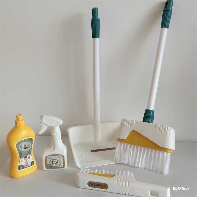 Children's Pretend Play Cleaning Toy Set - Sweeping Robot & Tools