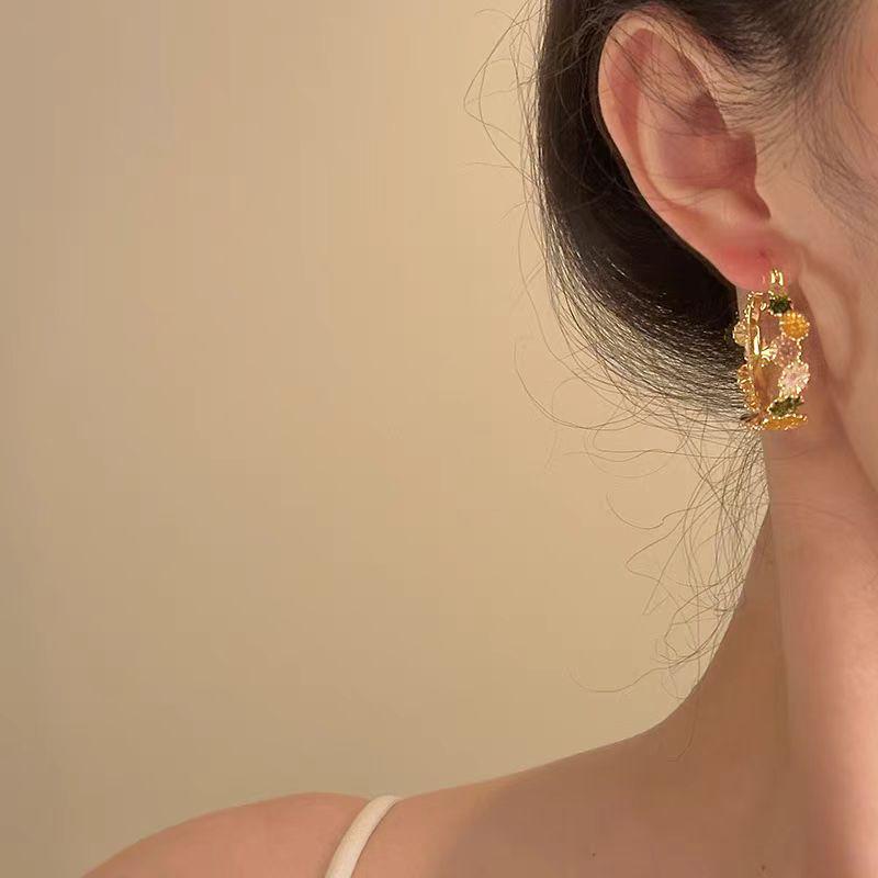 Elegant Multicolor Flower Hoop Earrings - Trendy & Versatile Fashion Accessories