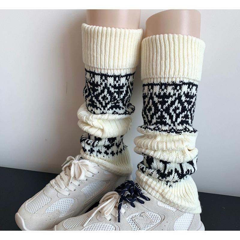 Autumn and Winter Retro Warm Socks, Slimming Thick-needle Calf Socks, Leggings, Snow Boots and Piles of Socks