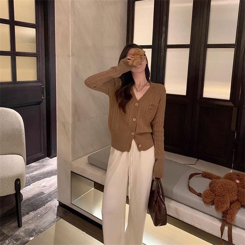 2024 Autumn/Winter Women's Embroidered Preppy Thick Cable Knit Cardigan - Versatile Design