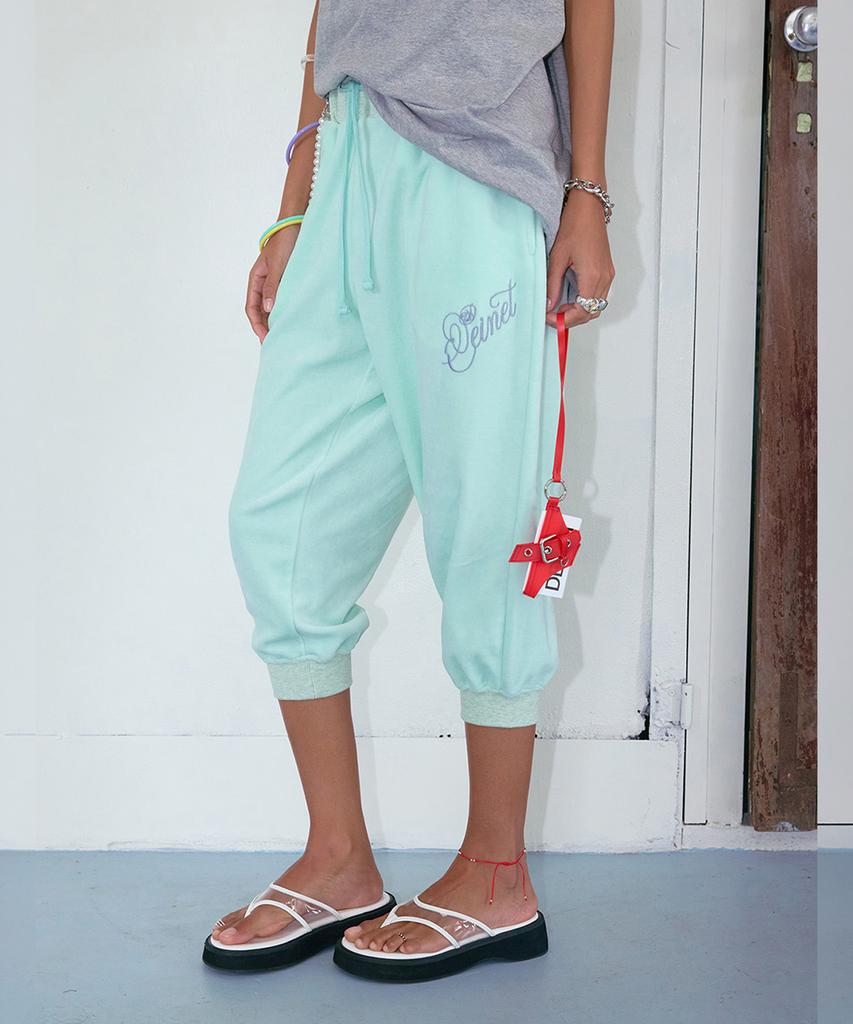 DEINET Rose Typo Capri Jogger Pants In Mint