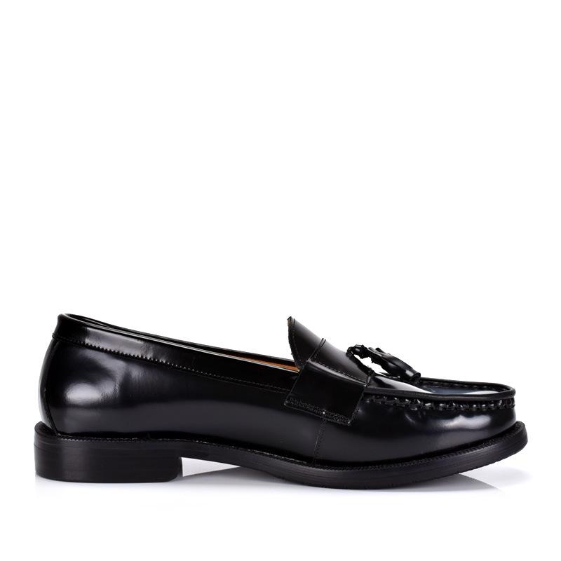 Herren-Loafer im britischen Stil mit Quasten: Modische Slipper aus Lackleder für Business Casual und formelle Anlässe