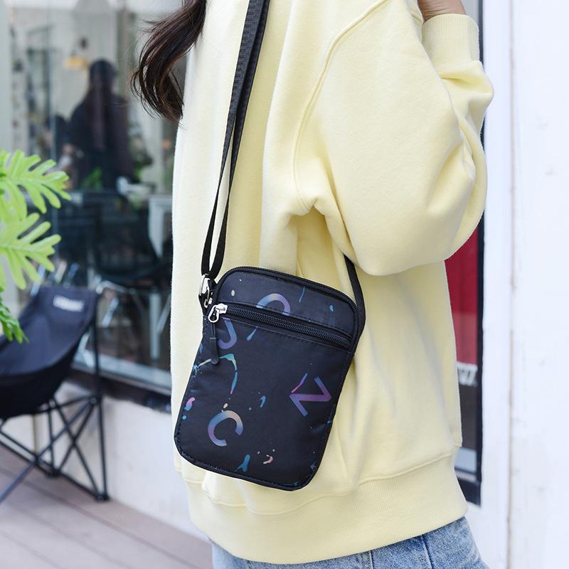 Fashion Hot Stamping Letters New Shoulder Bag Female Lightweight Joker Korean Version of The Messenger Bag Portable Commuter Mobile Phone Small Bag.